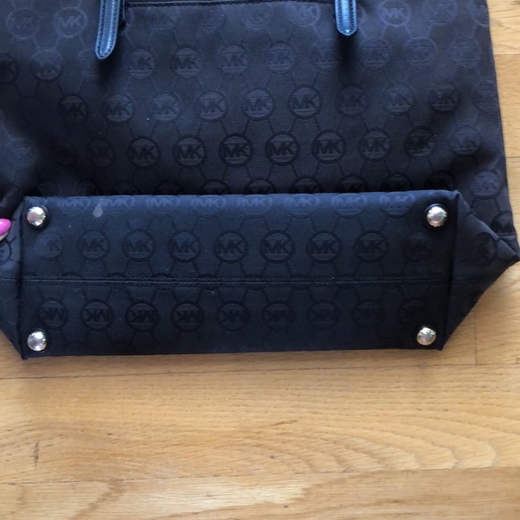 Michael Kors Tote Bag - Picture 5 of 10